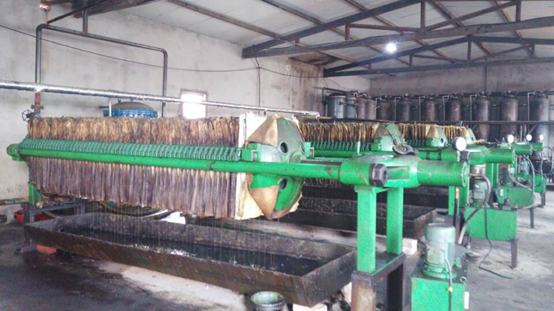 石油過濾現場(圖1)